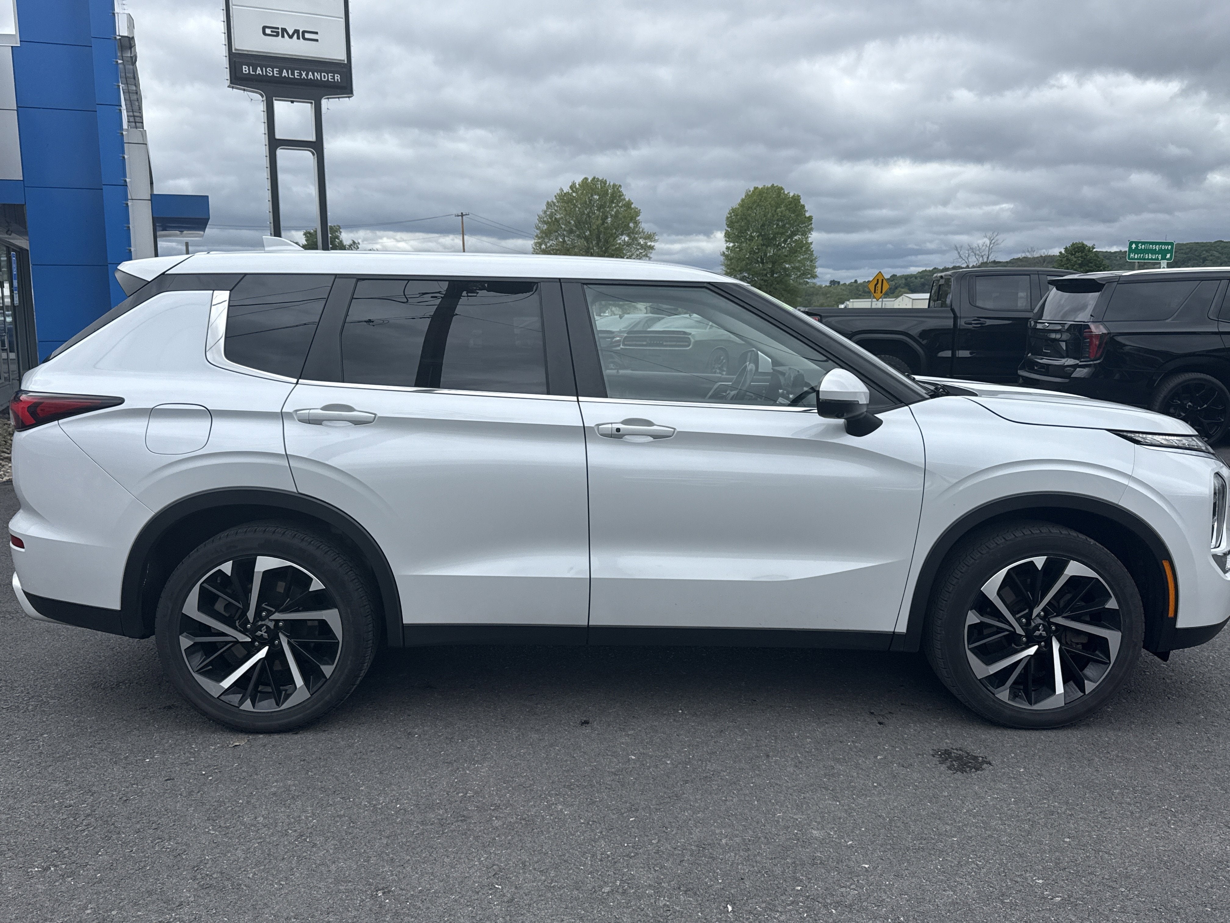 2022 Mitsubishi Outlander SE