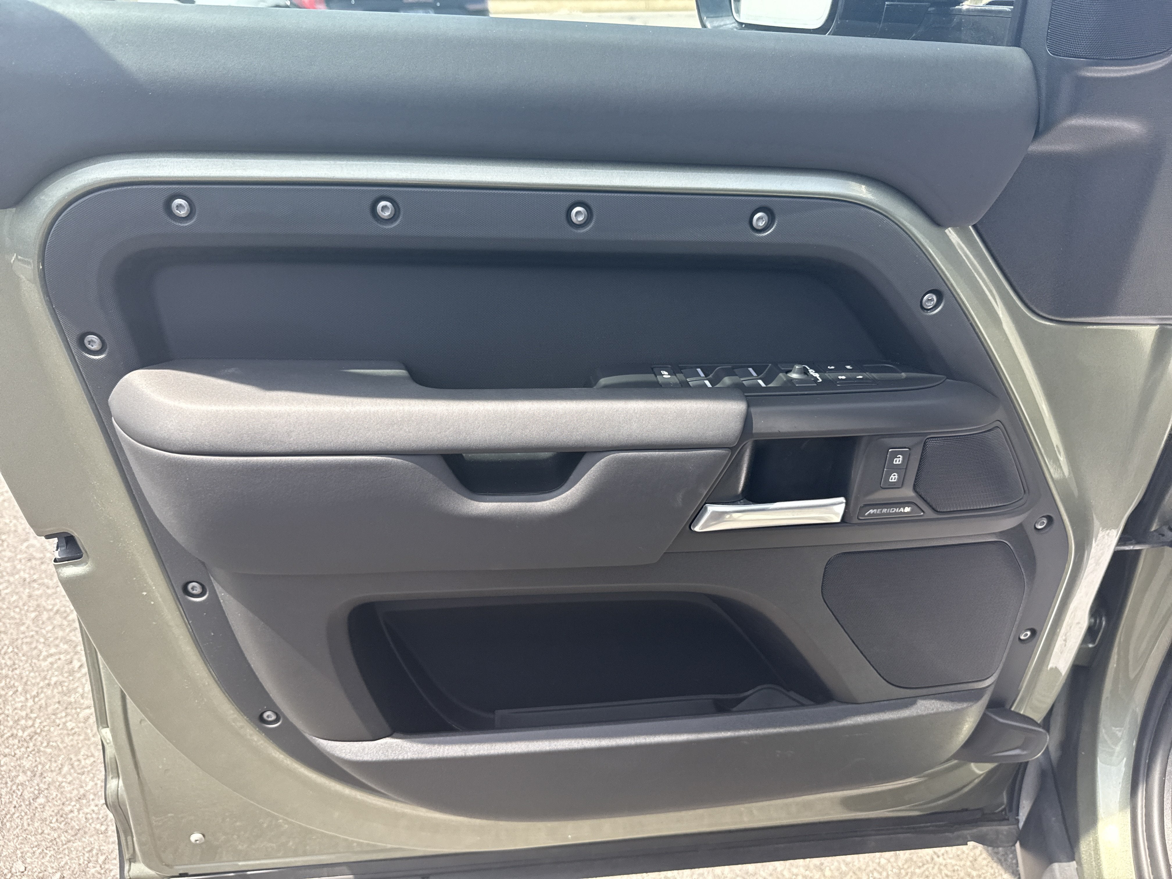 2025 Land Rover Defender S