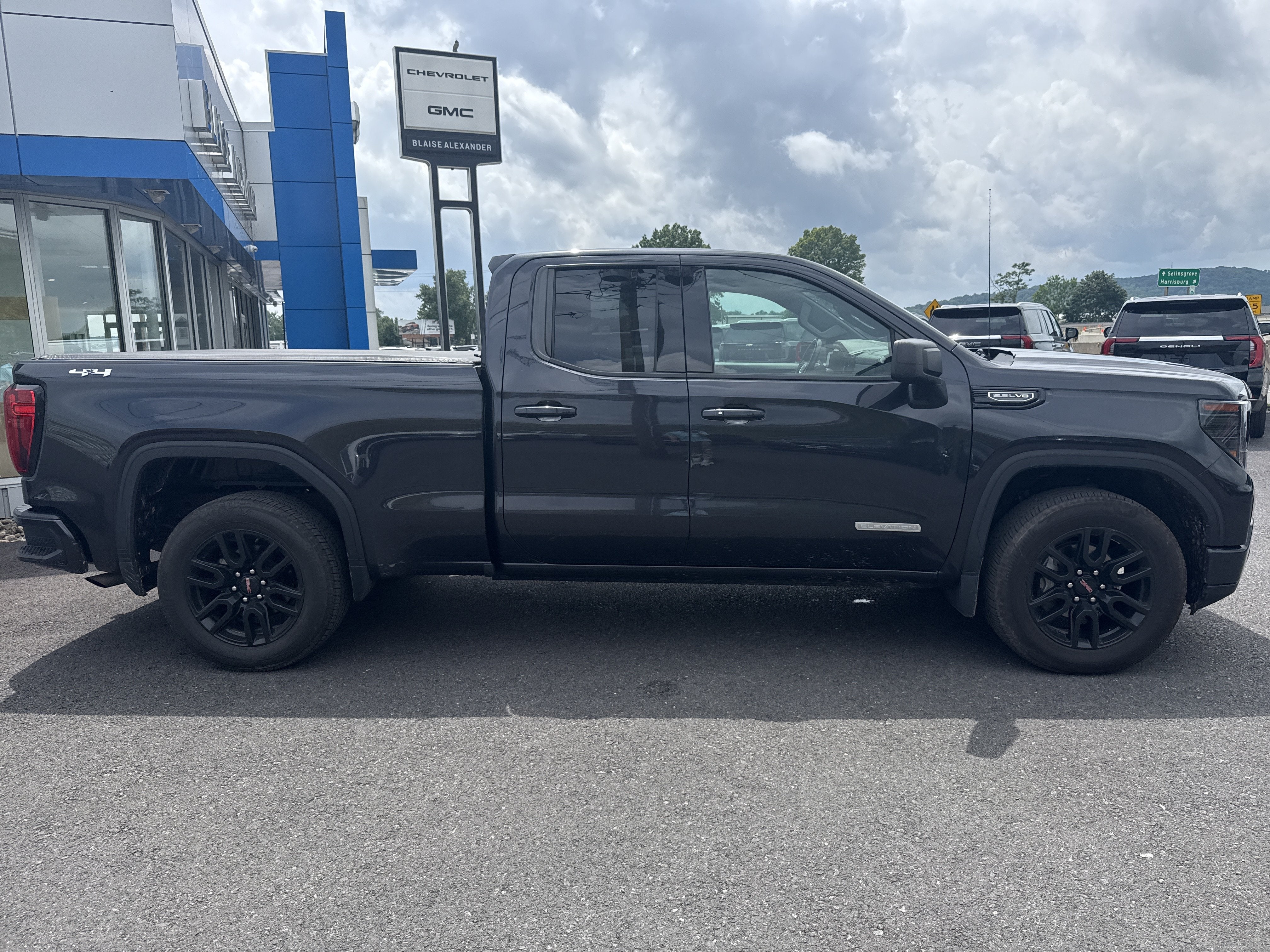 2023 GMC Sierra 1500 Elevation