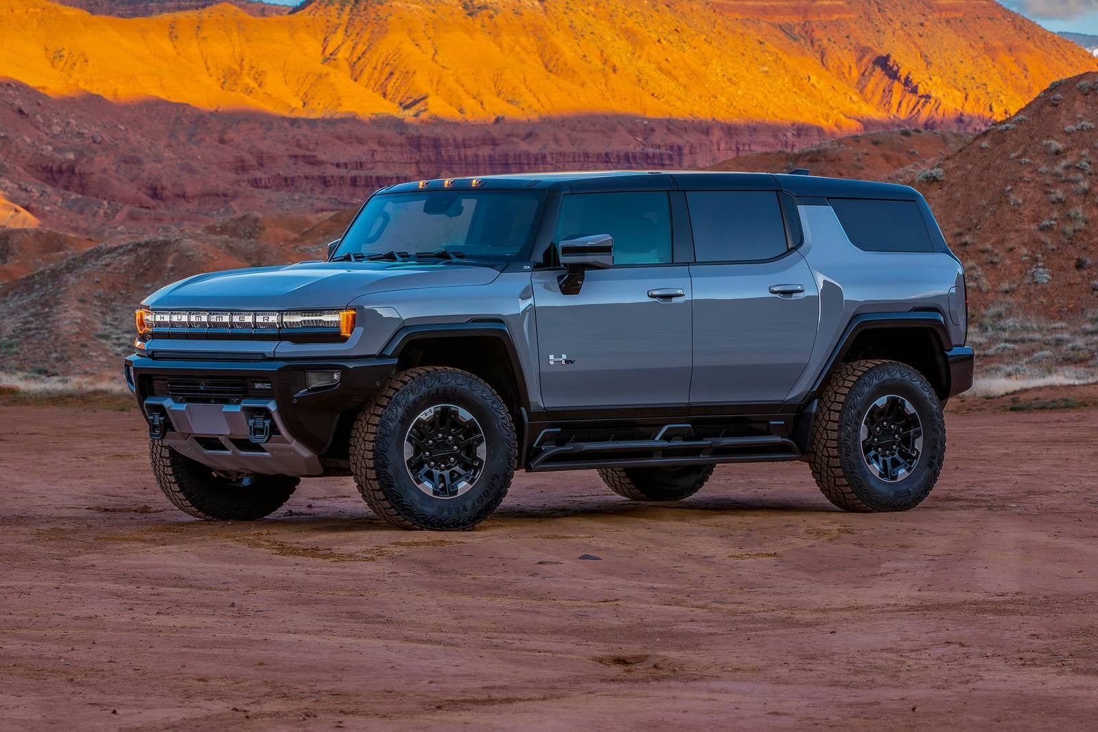 The 2025 GMC HUMMER EV SUV